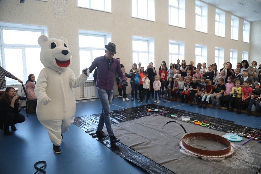 В Норильске на дне рождения центра «Белый мишка» собрали деньги для благотворительного фонда помощи бездомным животным