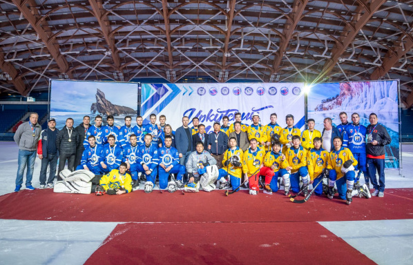 Иркутские студенты вышли на лед со сборной Монголии