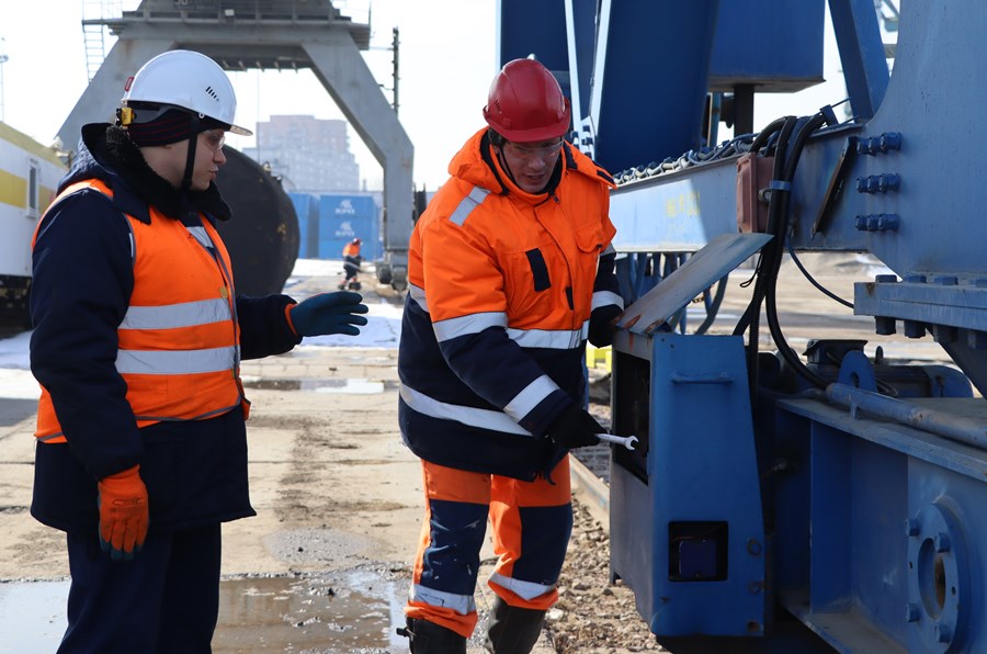 Новая программа профессиональной подготовки  повышает  квалификацию  сотрудников Красноярского речного порта