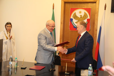 Главы городов Избербаша и Кронштадта подписали соглашение о дружбе и сотрудничестве