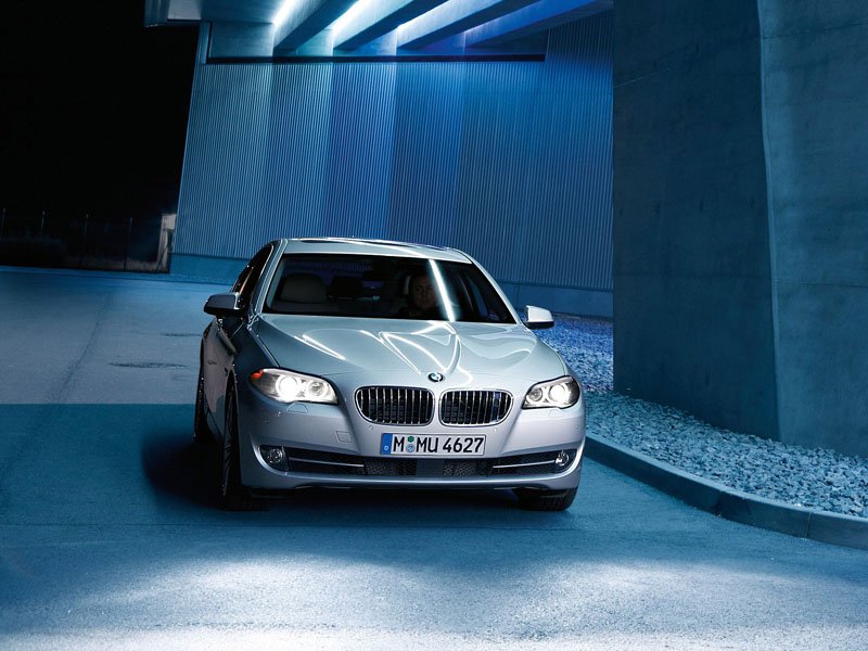 BMW-5-Series-Sedan-F10-2010-foto24